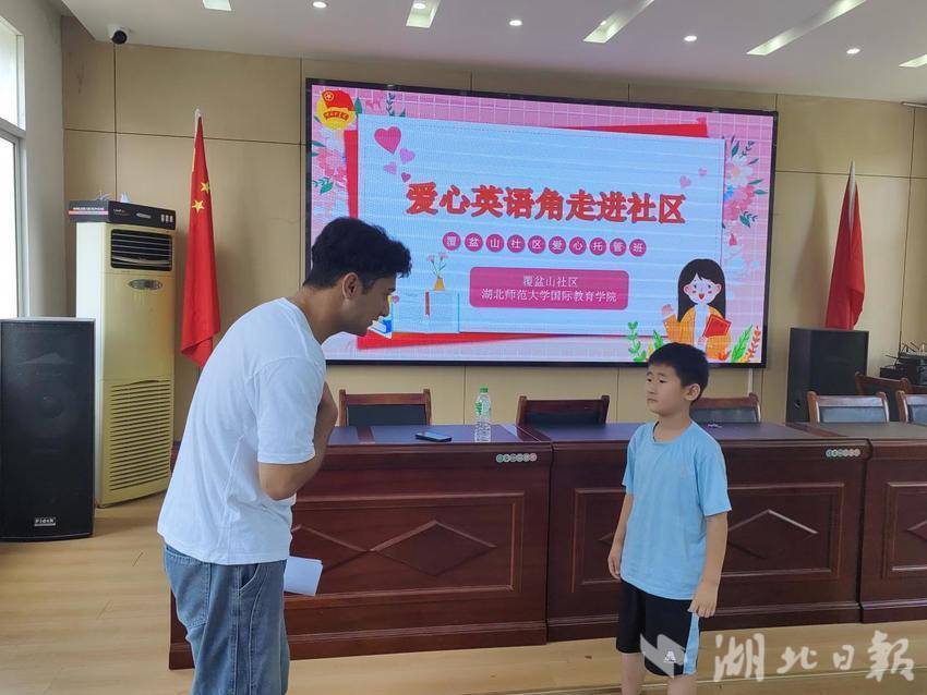 爱心英语角进社区,共育成长新希望.docx