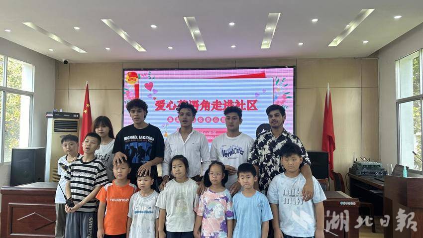 爱心英语角进社区,共育成长新希望.docx