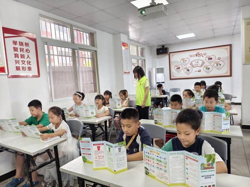 20240805“红绿蓝”三原色 绘出“七彩假期”————蒲公英实践队暑期实践纪实二(通讯员:张淑怡、卢梦).docx