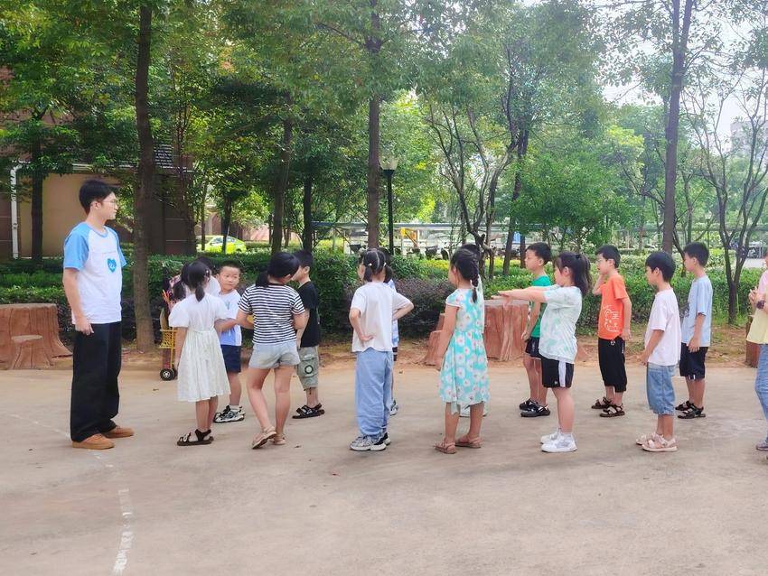 青春实践育新苗  全面发展促成长.docx