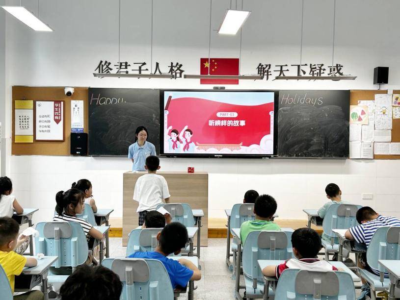 播撒红色火种 照亮童心征途.docx